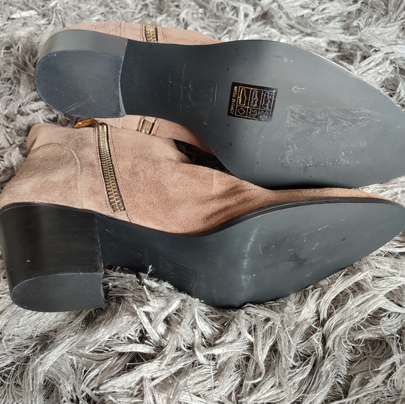 Burno Magli Tan Sude Leather Ankle heel Boots Double Zipper Size 41- 10 - Picture 4 of 8